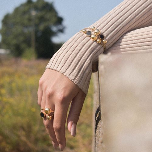 SÄGEN Solar Bracelet Golden på arm DECH